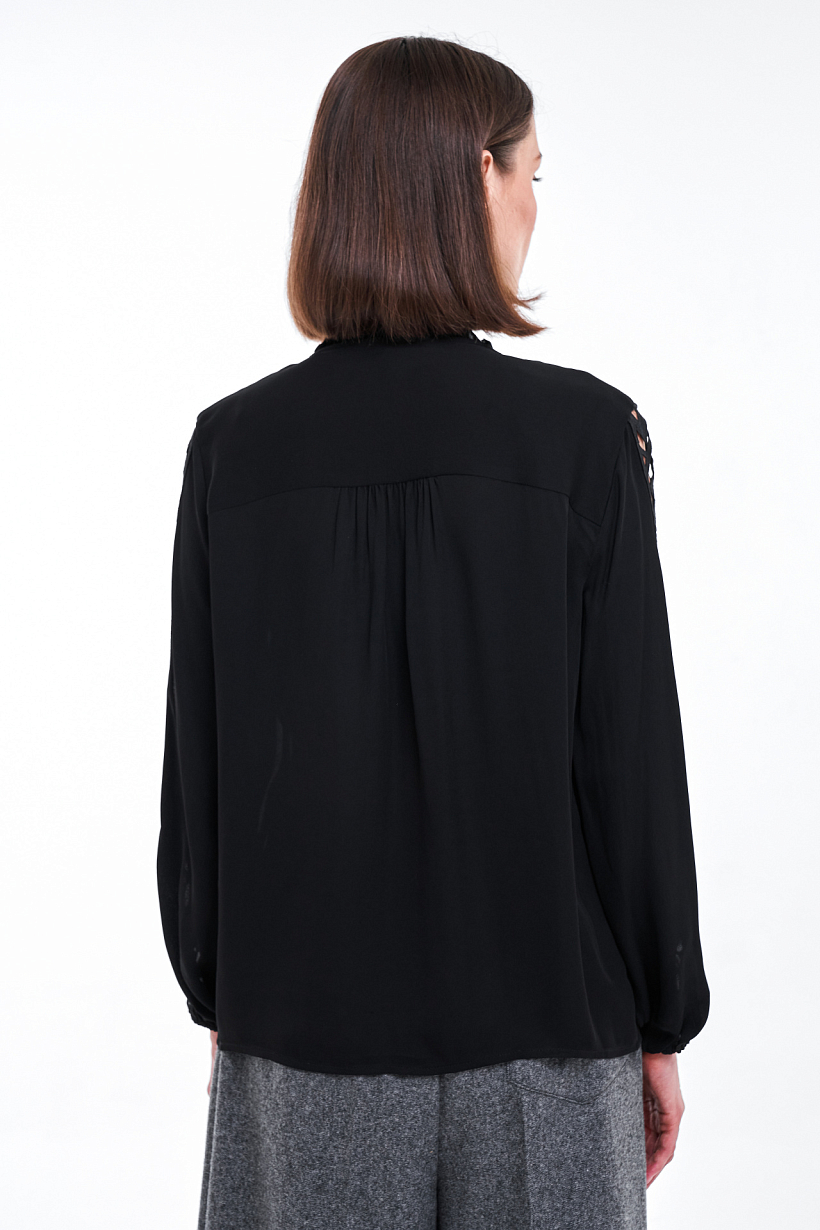 Блузка черная с ажурным шитьем