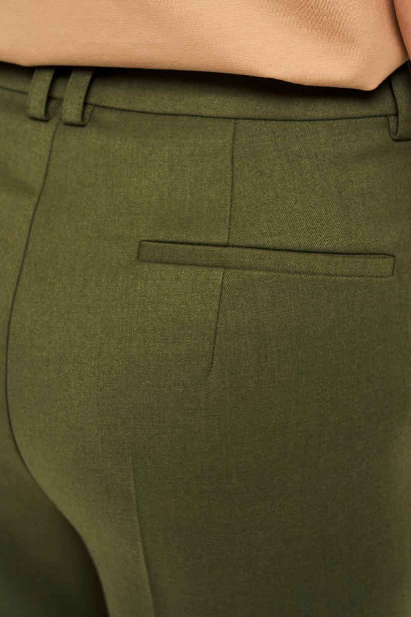 Костюмные брюки с карманами оттенка оливы