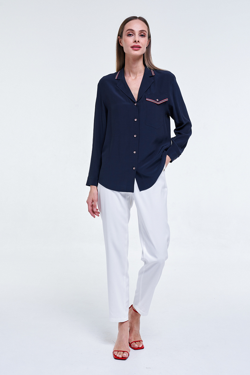 Блуза с контрастными пуговицами оттенка нэви-блу