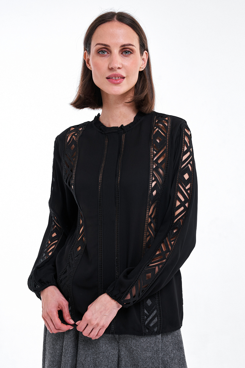 Блузка черная с ажурным шитьем