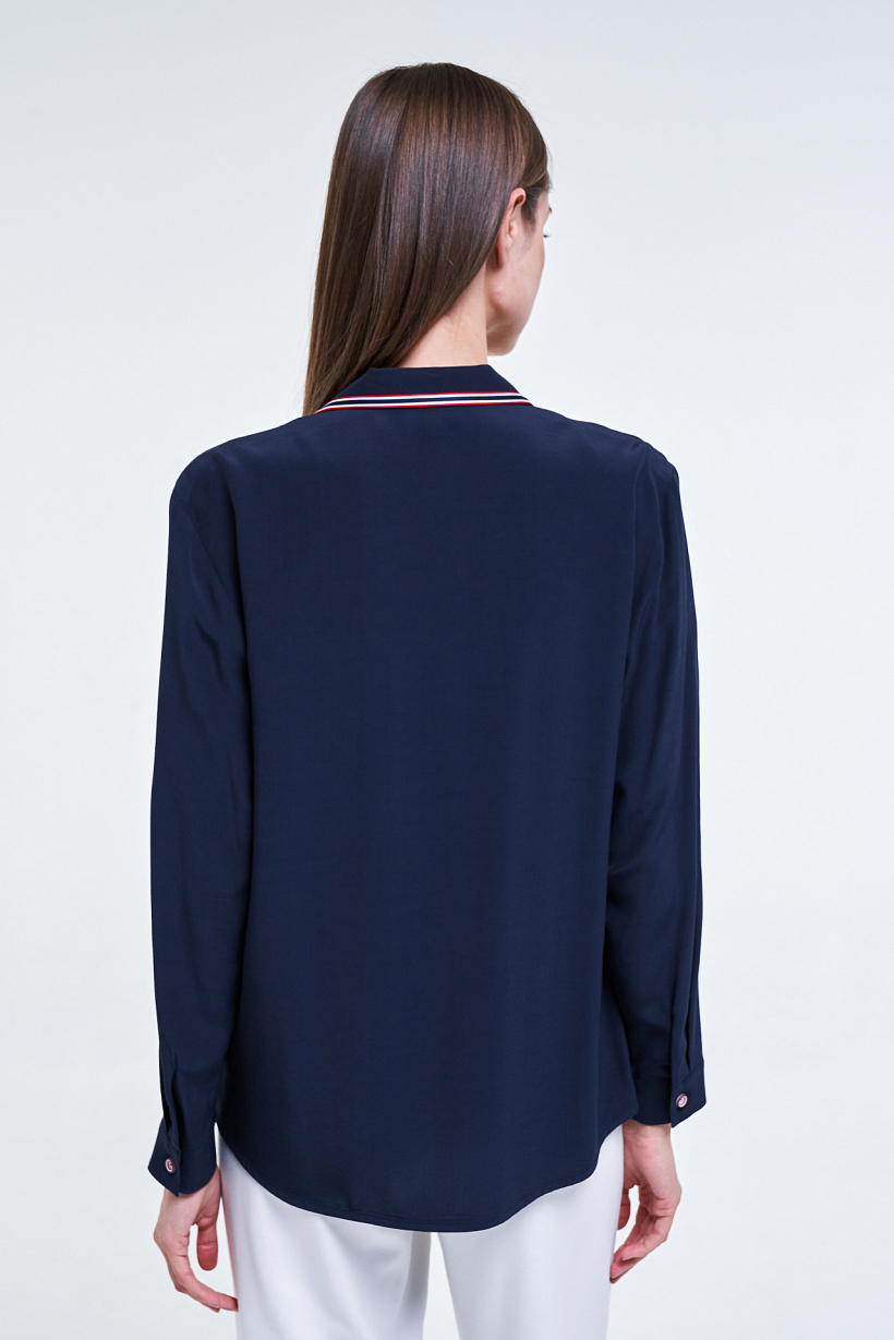Блуза с контрастными пуговицами оттенка нэви-блу